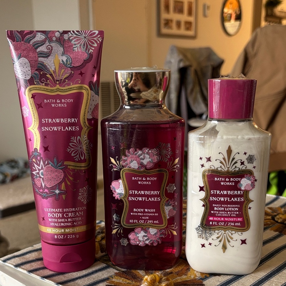 Strawberry Snowflakes Bath & Body Works Set